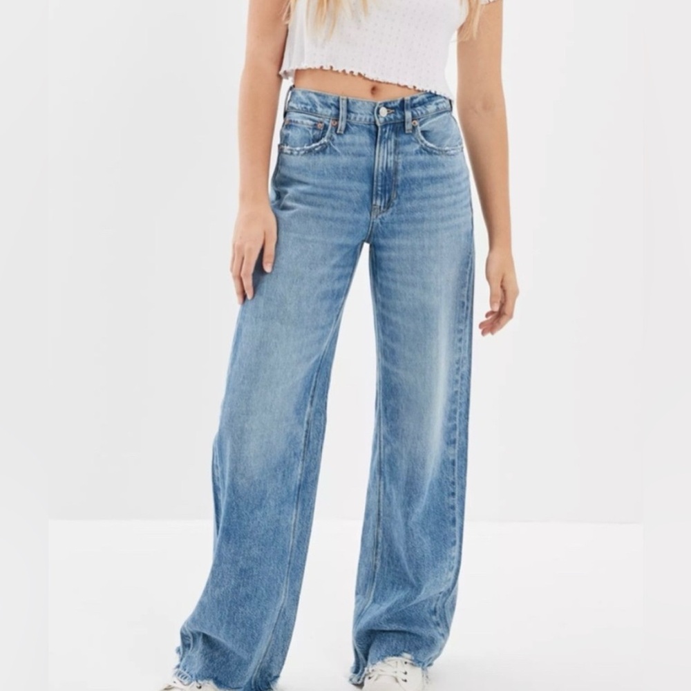 American Eagle
Super High Rise Baggy Wide Leg
Size 8 x-short (26” inseam)